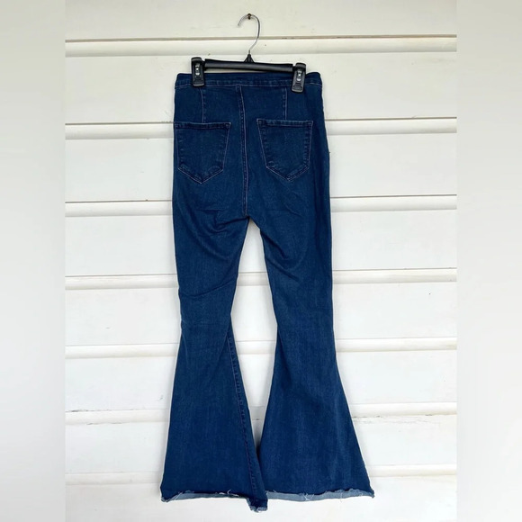Boutique Woman’s Dark Wash High Rise Flared Jeans Waist Size 23 inches - Picture 3 of 7
